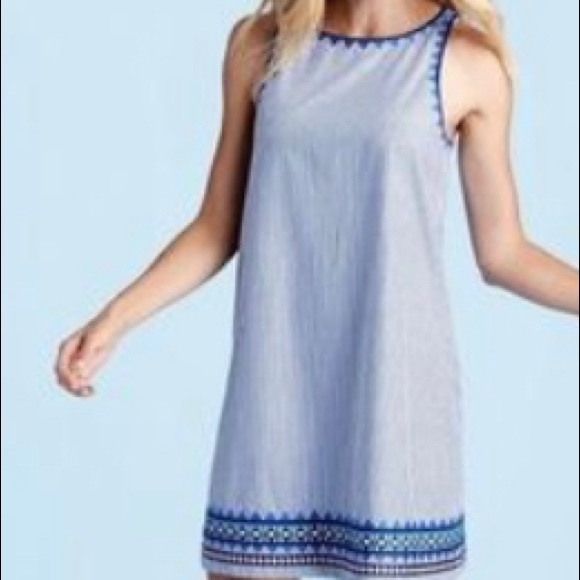Vineyard Vines Dresses & Skirts - Vineyard Vines geo embroidered striped dress.